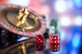 Antarmuka aplikasi mobile raya22 menampilkan live dealer tables dan opsi navigasi utama